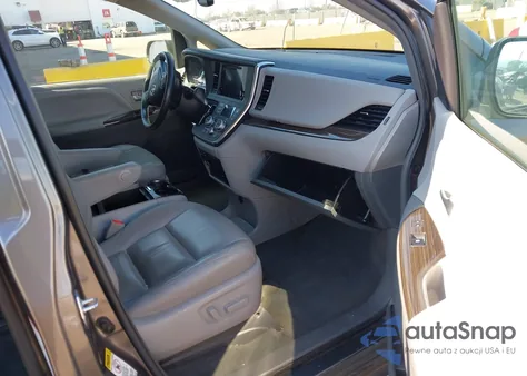 2017 Toyota Sienna Xle 8 Passenger z USA, uszkodzony, nr VIN 5TDYZ3DC5HS849127